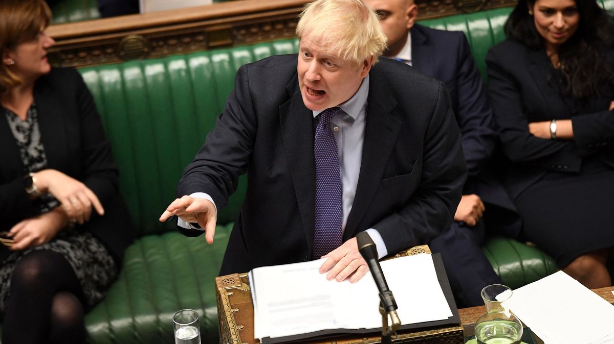 Další skandál Borise Johnsona. Kdo zaplatil dovolenou premiéra?